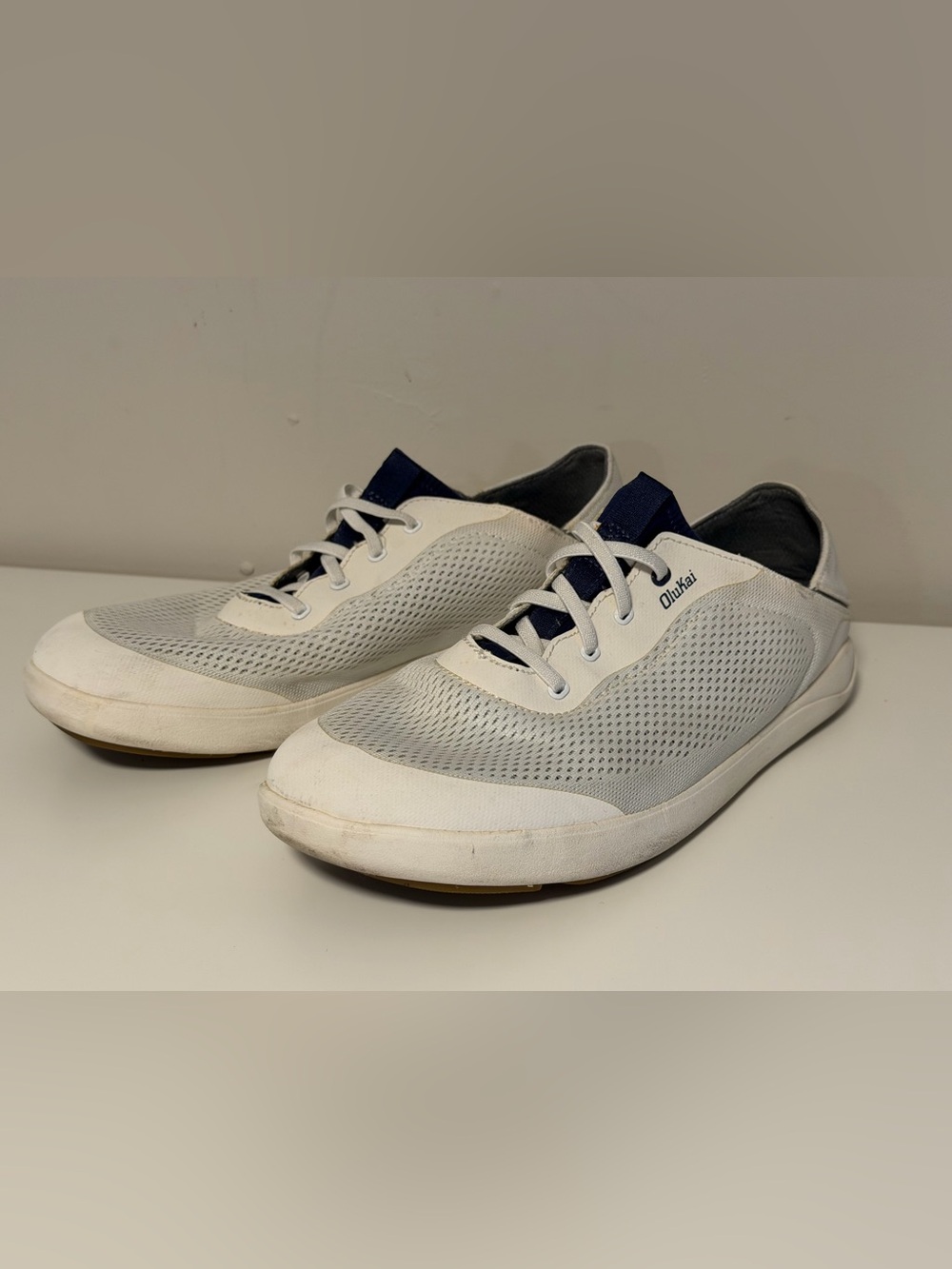 OluKai Moku Pae Men’s 11.5 white mesh slip on lightweight crush heel zero drop